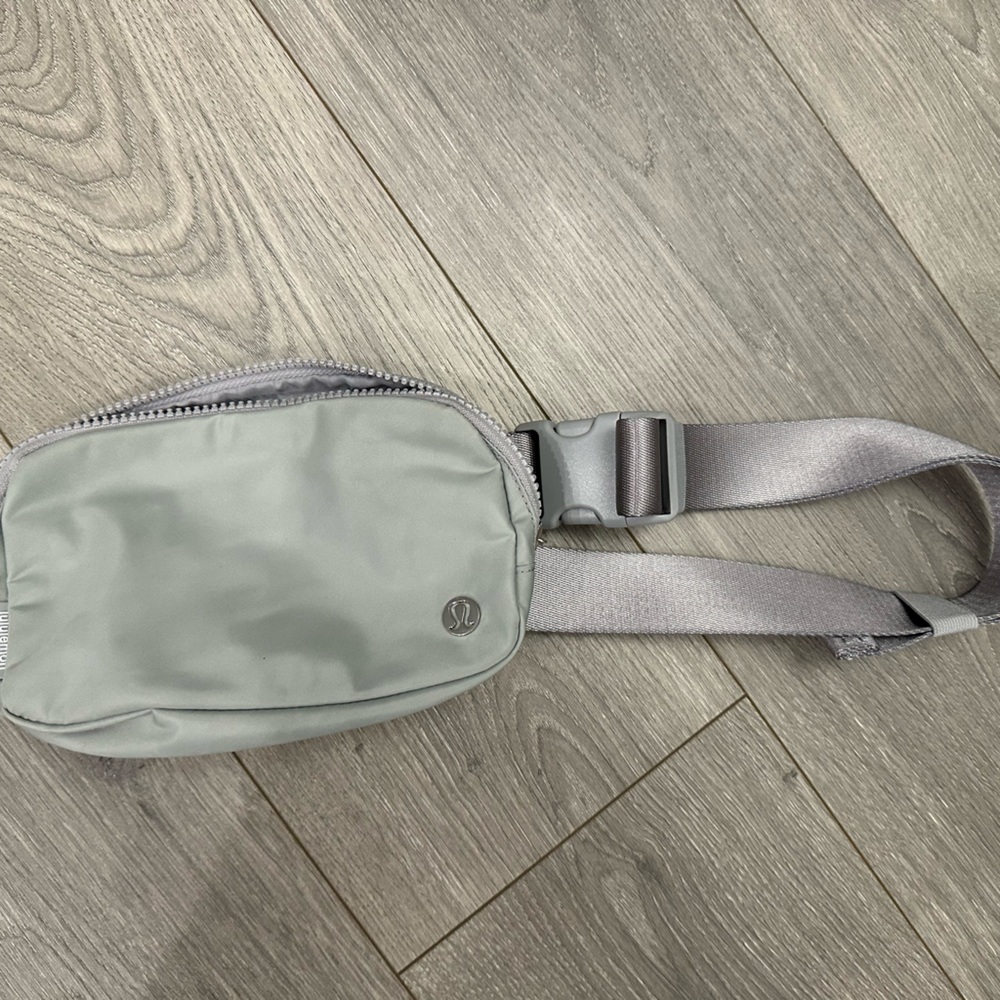 LuLuLemon Everywhere Belt Bag Gray Silver